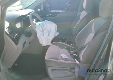 2016 Nissan Quest S из США, поврежденный, VIN 156267